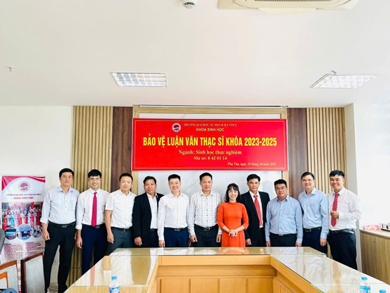 Học viên K27 ngành Sinh học thực nghiệm bảo vệ thành công luận văn thạc sĩ