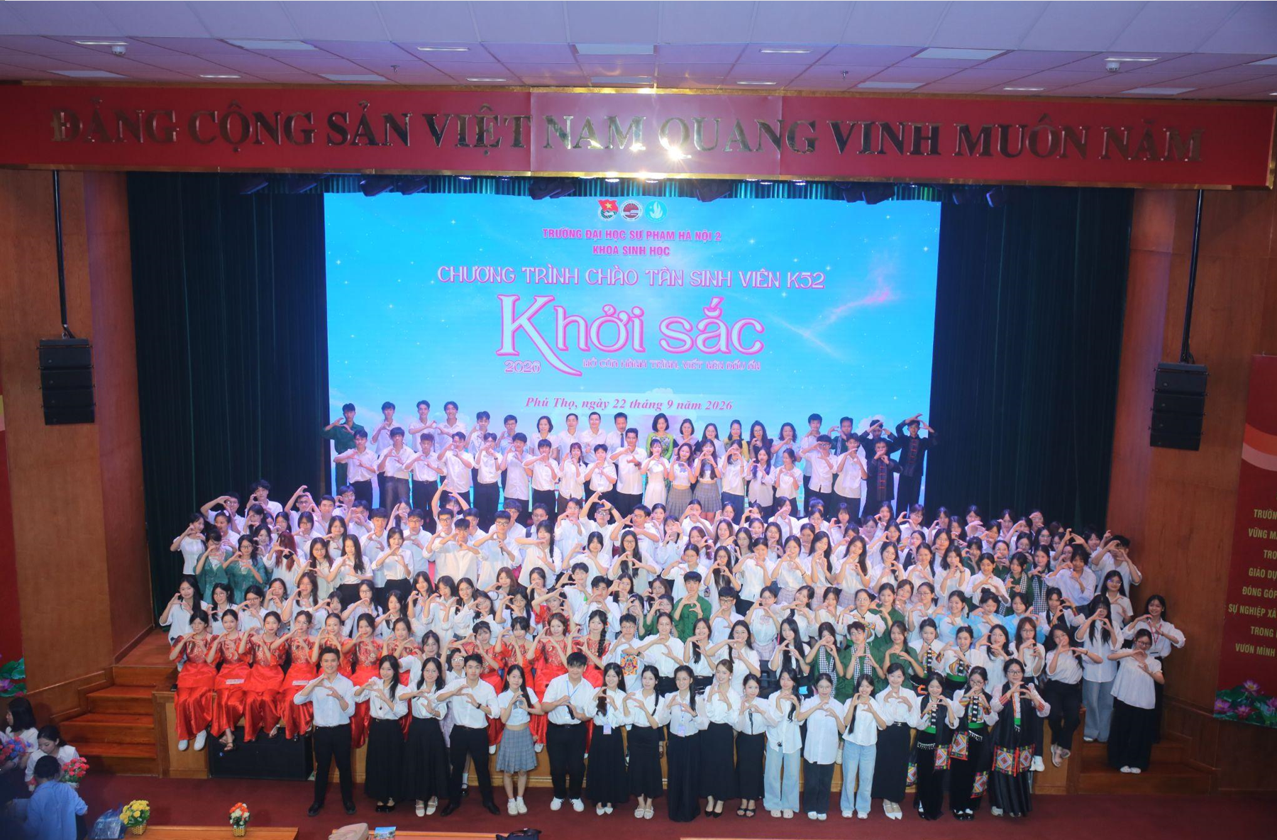 “Khởi sắc – Mở cửa hành trình, viết nên dấu ấn” – Chào đón Tân Sinh viên K52 về với mái nhà chung Khoa Sinh học