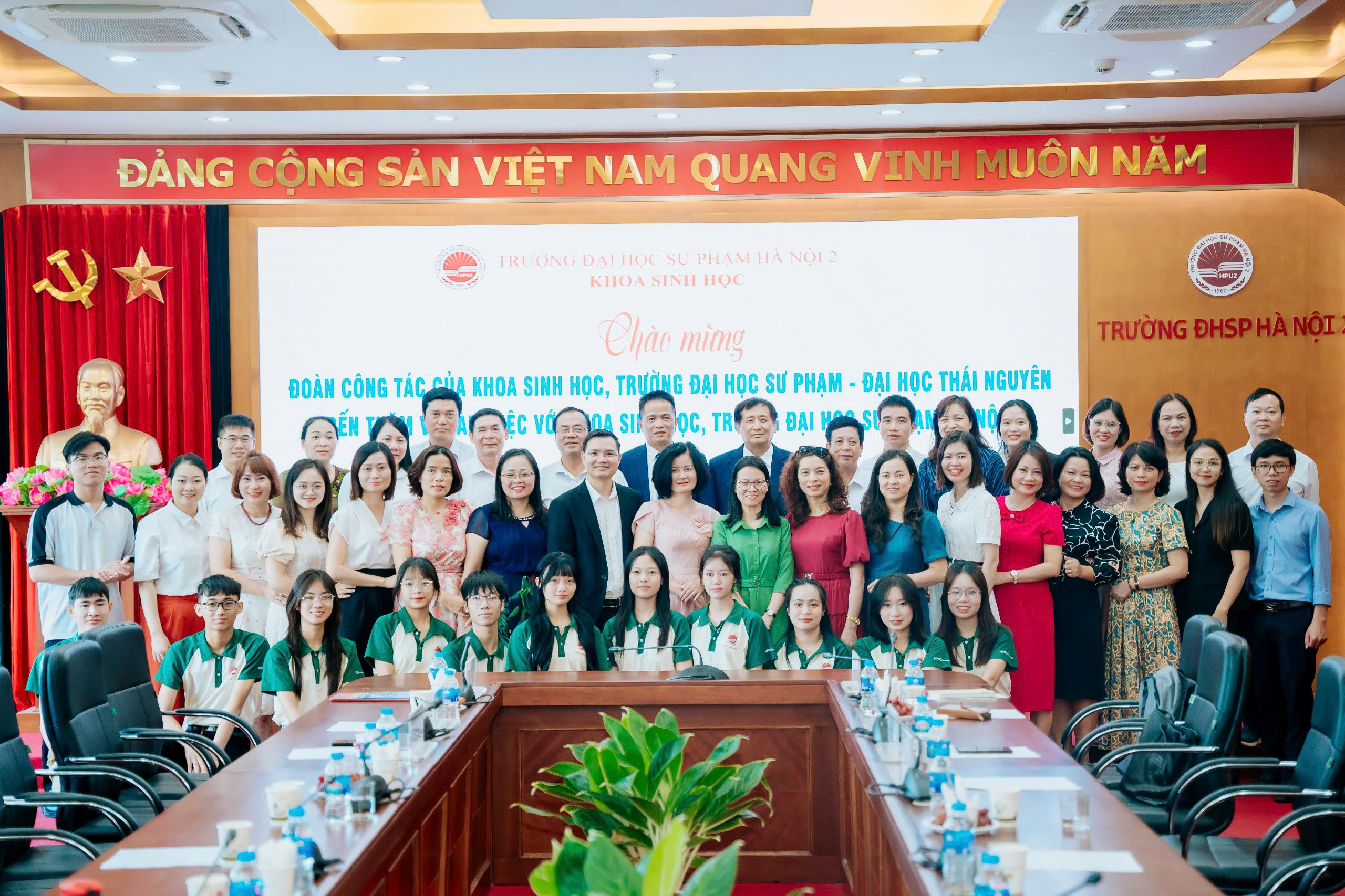 CHƯƠNG TRÌNH LÀM VIỆC GIỮA KHOA SINH HỌC, TRƯỜNG ĐHSP - ĐẠI HỌC THÁI NGUYÊN VÀ KHOA SINH HỌC, TRƯỜNG ĐHSP HÀ NỘI 2 THÀNH CÔNG TỐT ĐẸP