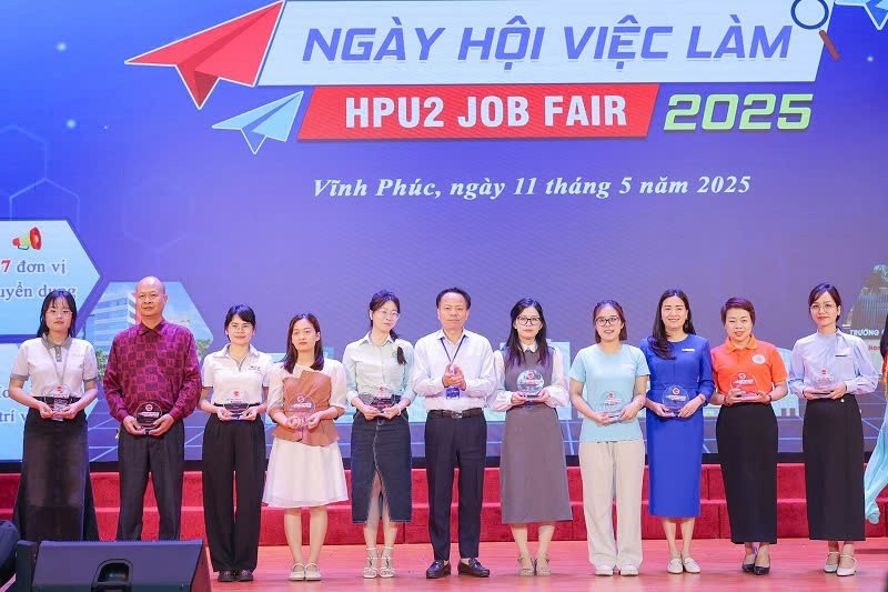 Sinh viên khoa Sinh học sôi nổi tham gia Ngày hội việc làm năm 2025: Cơ hội, trải nghiệm và định hướng tương lai