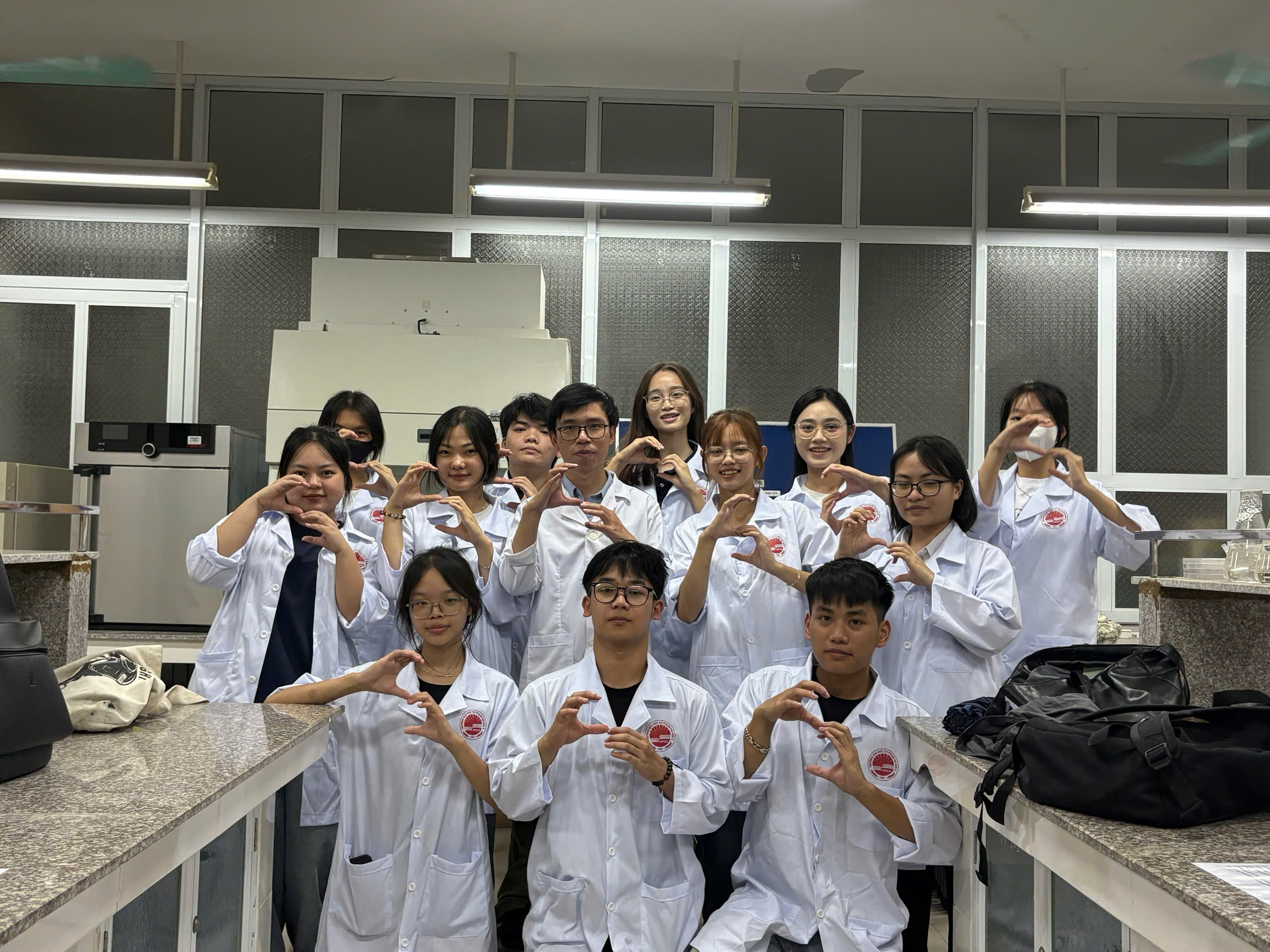 Trải nghiệm đầu tiên trong phòng thí nghiệm – Bước khởi đầu cho hành trình khám phá Công nghệ Sinh học